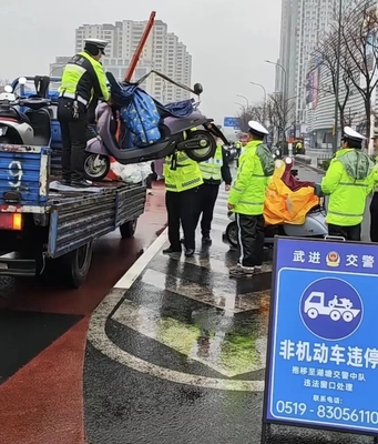 武進(jìn)萬達(dá)周邊嚴(yán)管非機動車違停 違停車輛將依法拖移保障道路暢通